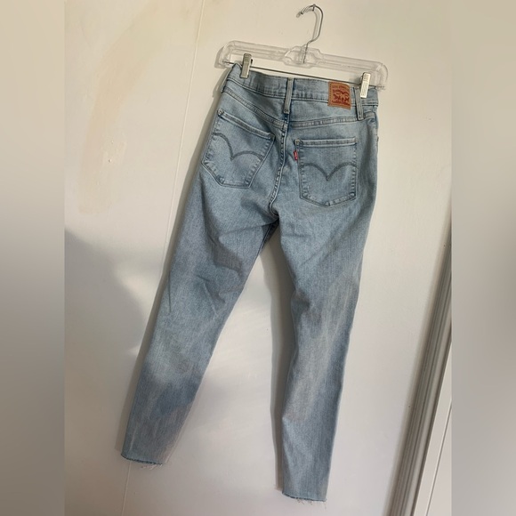NWOT Levi's Women's High Rise Light Blue Super Skinny Jeans - Picture 3 of 6